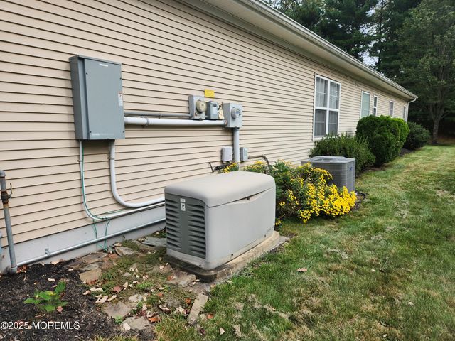 42 Drayton Road, Manchester, NJ 08759