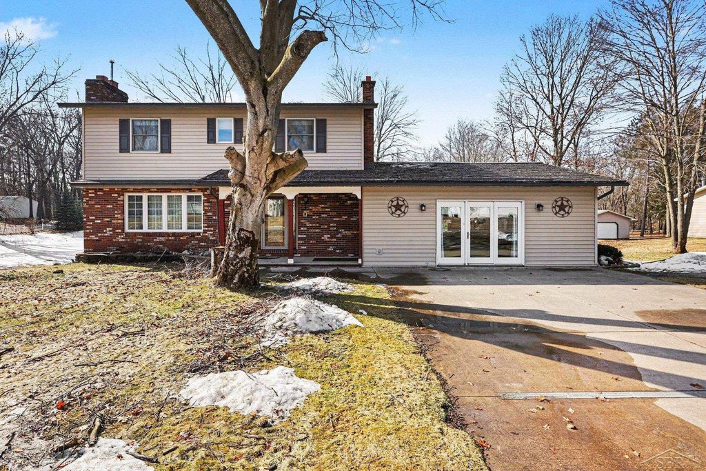 10200 S Lake Station Avenue, Garfield Twp, MI 48632