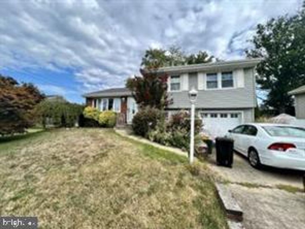 13 WINDING WAY, Hamilton, NJ 08620