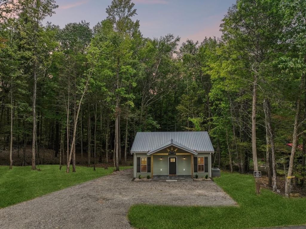 142 Beechview Dr, Clifton, TN 38425