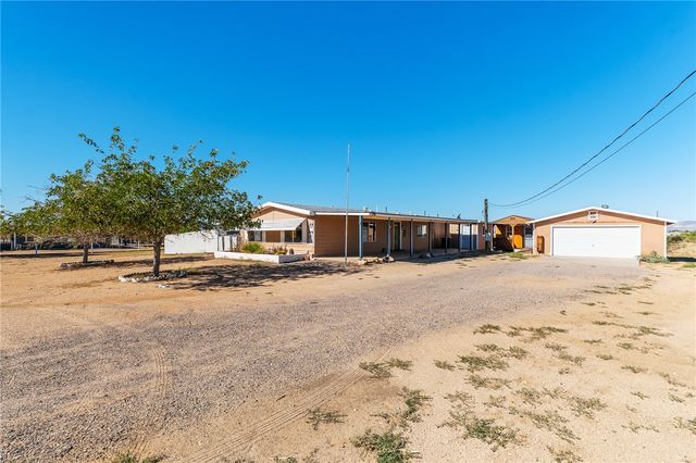 3475 N Adobe Road, Golden Valley, AZ 86413