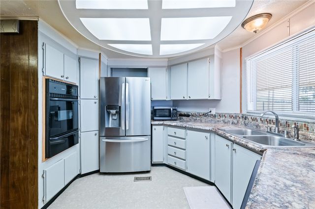 3475 N Adobe Road, Golden Valley, AZ 86413