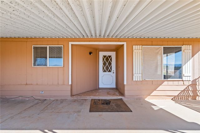 3475 N Adobe Road, Golden Valley, AZ 86413