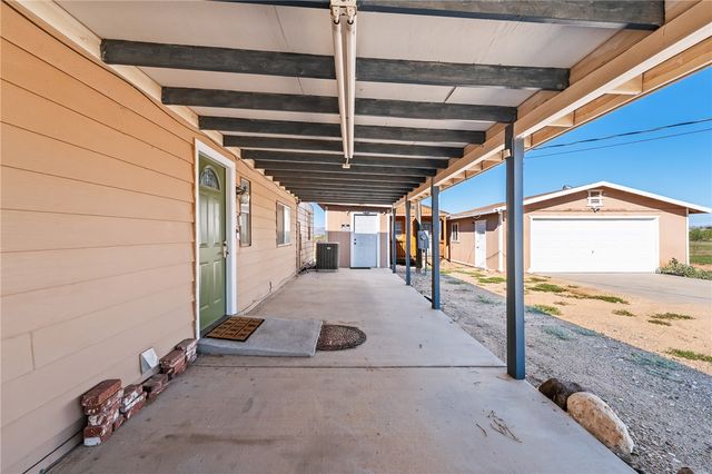 3475 N Adobe Road, Golden Valley, AZ 86413