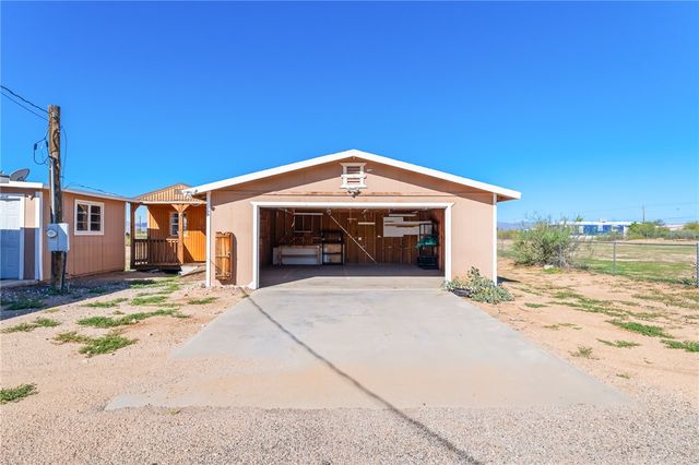 3475 N Adobe Road, Golden Valley, AZ 86413