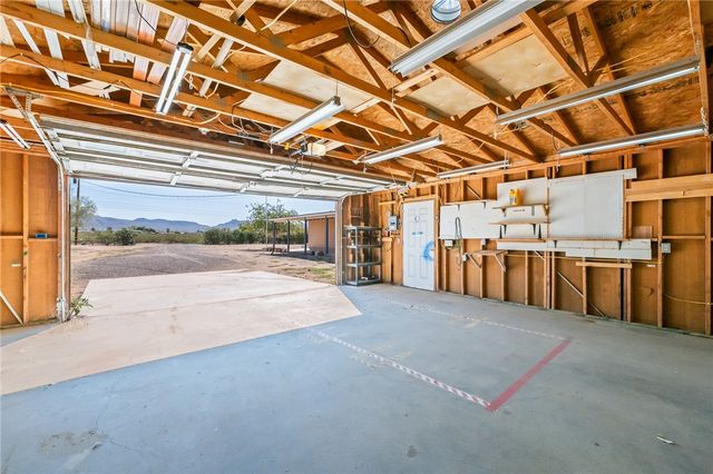 3475 N Adobe Road, Golden Valley, AZ 86413