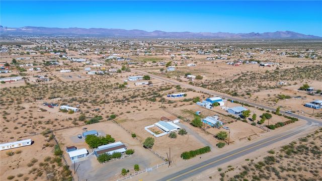 3475 N Adobe Road, Golden Valley, AZ 86413