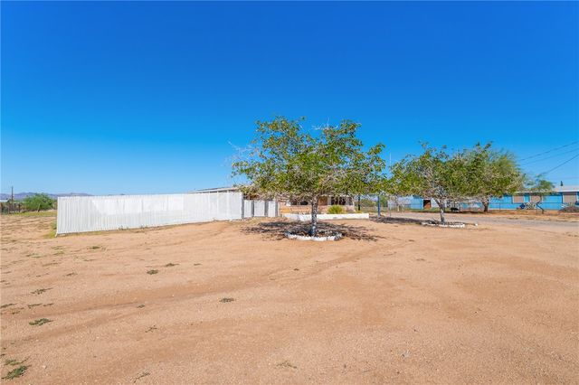 3475 N Adobe Road, Golden Valley, AZ 86413