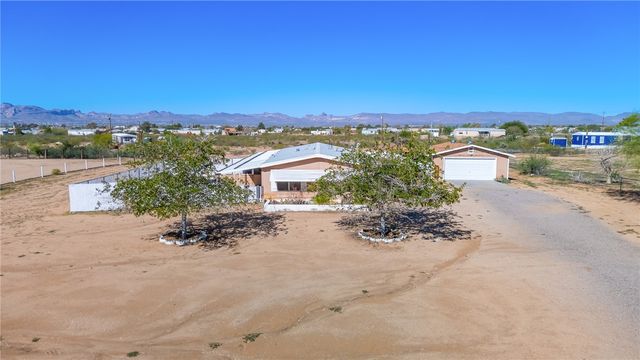 3475 N Adobe Road, Golden Valley, AZ 86413