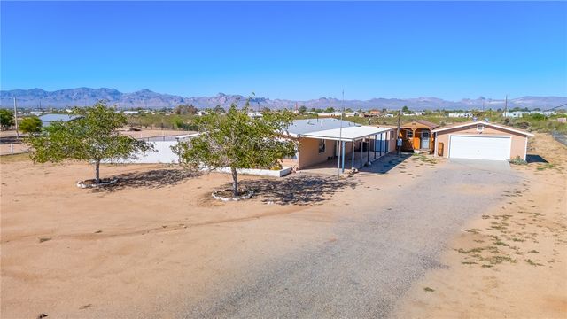 3475 N Adobe Road, Golden Valley, AZ 86413