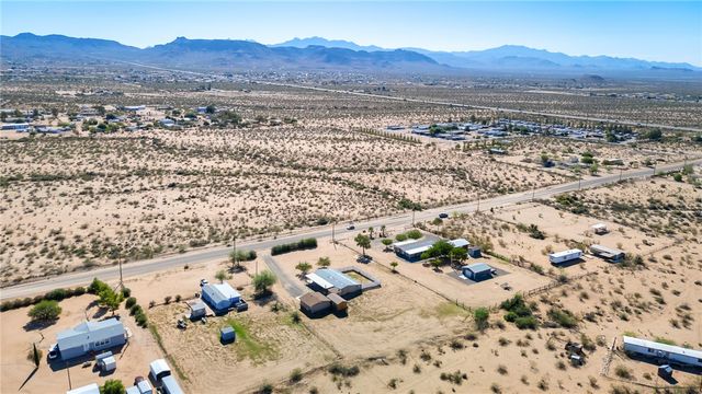 3475 N Adobe Road, Golden Valley, AZ 86413