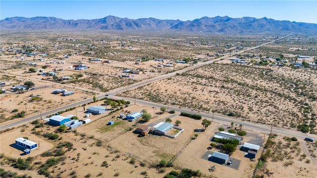 3475 N Adobe Road, Golden Valley, AZ 86413