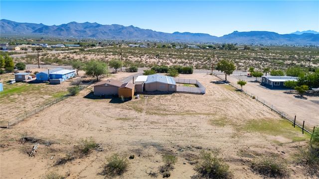 3475 N Adobe Road, Golden Valley, AZ 86413