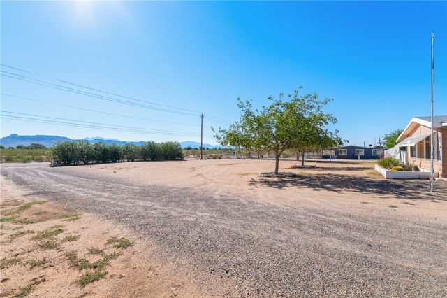 3475 N Adobe Road, Golden Valley, AZ 86413
