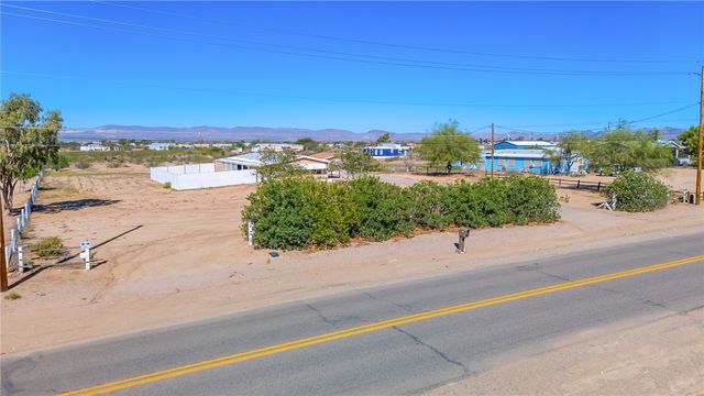 3475 N Adobe Road, Golden Valley, AZ 86413