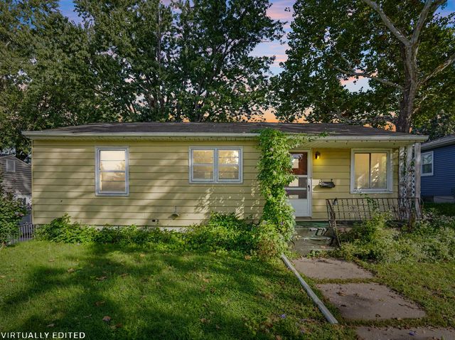 2530 Cody Street, Bettendorf, IA 52722