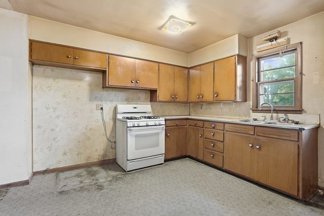 2530 Cody Street, Bettendorf, IA 52722