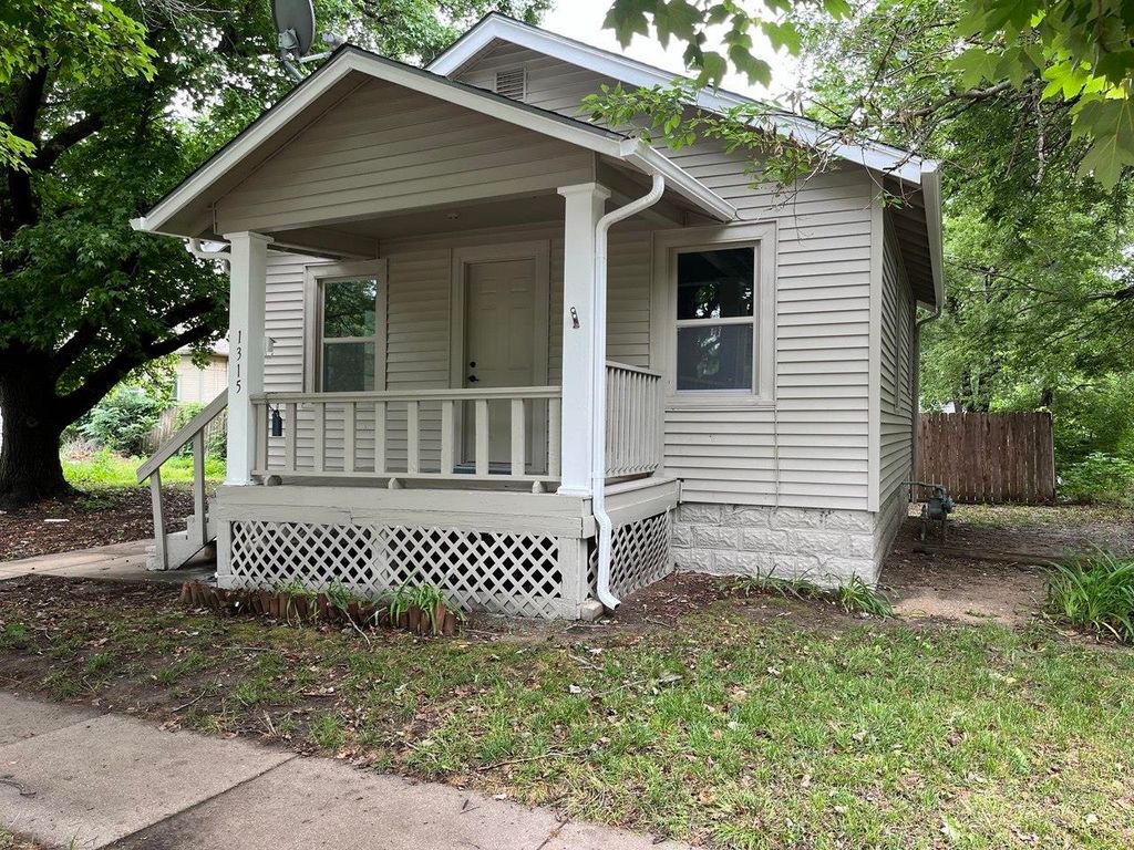 1315 E ZIMMERLY ST, Wichita, KS 67211