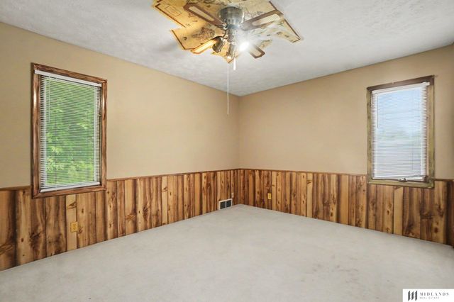 1324 Holling Drive, Omaha, NE 68144