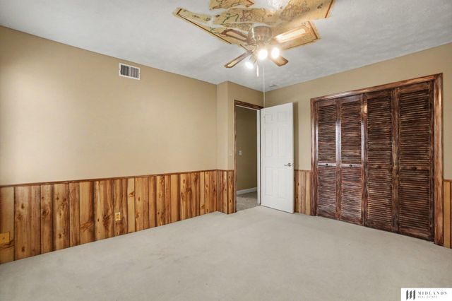 1324 Holling Drive, Omaha, NE 68144
