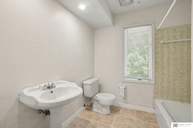 1324 Holling Drive, Omaha, NE 68144