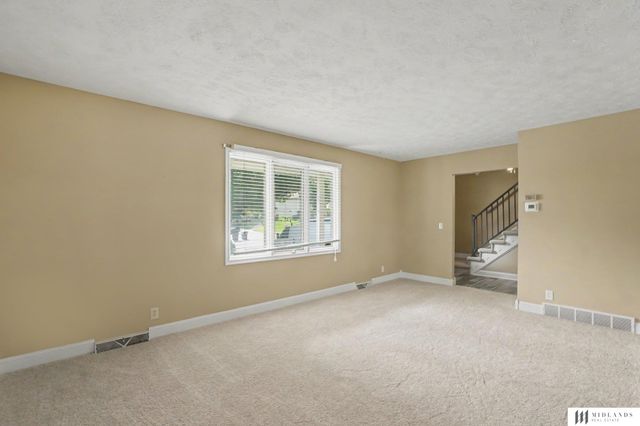 1324 Holling Drive, Omaha, NE 68144
