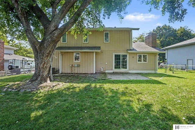 1324 Holling Drive, Omaha, NE 68144
