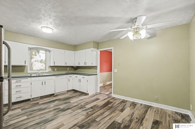 1324 Holling Drive, Omaha, NE 68144