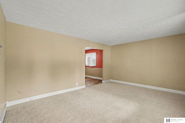1324 Holling Drive, Omaha, NE 68144