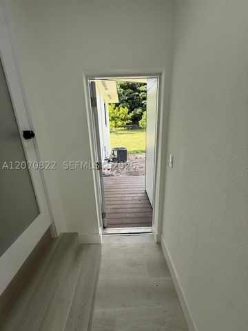 2944 NW 61st St, Miami, FL 33142