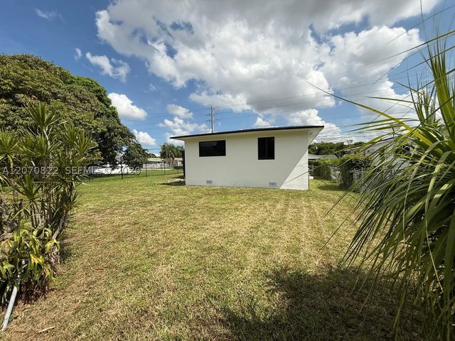 2944 NW 61st St, Miami, FL 33142