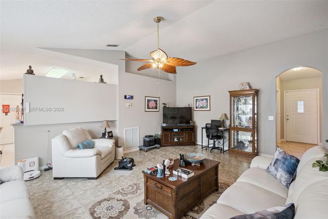 2563 Sheffield, Deltona, FL 32738