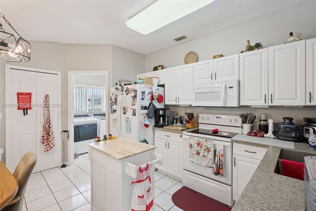 2563 Sheffield, Deltona, FL 32738