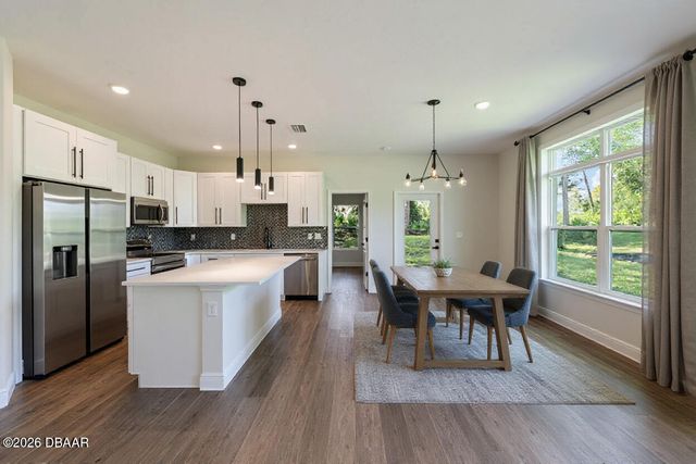 2092 East Parkway, Deland, FL 32724