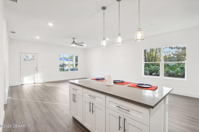 2092 East Parkway, Deland, FL 32724