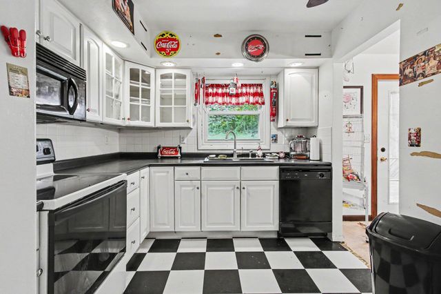 5606 W 300 N, La Porte, IN 46350