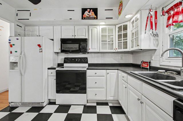 5606 W 300 N, La Porte, IN 46350