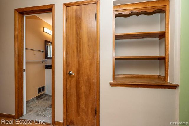 8272 Racine Road, Warren, MI 48093