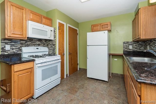 8272 Racine Road, Warren, MI 48093