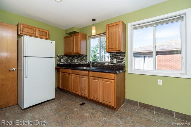 8272 Racine Road, Warren, MI 48093