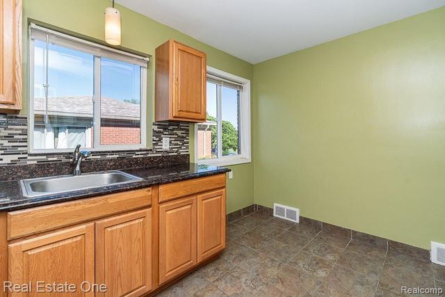 8272 Racine Road, Warren, MI 48093