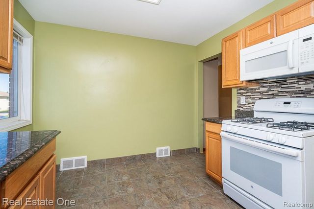 8272 Racine Road, Warren, MI 48093