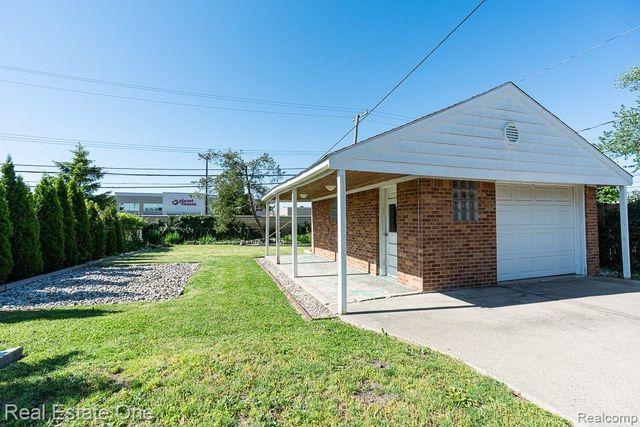 8272 Racine Road, Warren, MI 48093