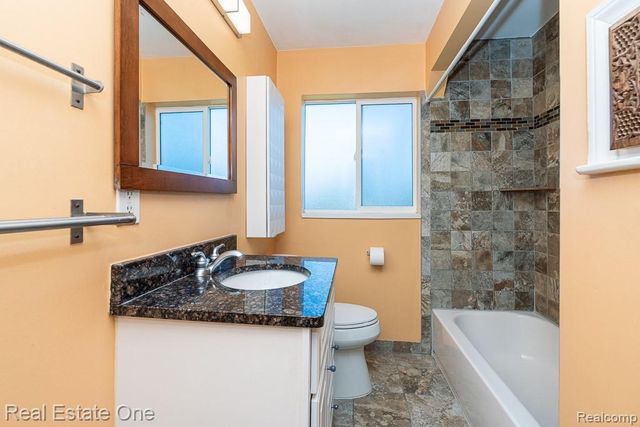 8272 Racine Road, Warren, MI 48093