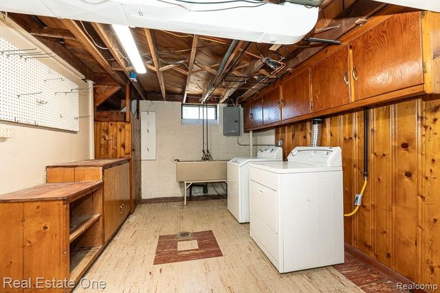 8272 Racine Road, Warren, MI 48093