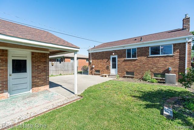 8272 Racine Road, Warren, MI 48093