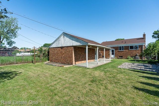 8272 Racine Road, Warren, MI 48093
