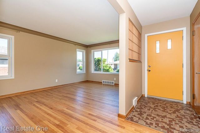 8272 Racine Road, Warren, MI 48093