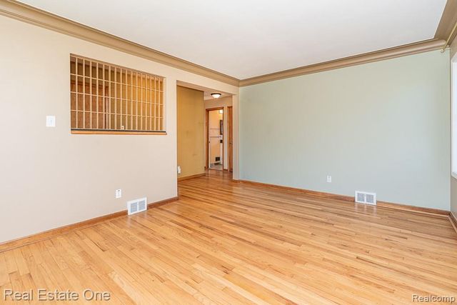 8272 Racine Road, Warren, MI 48093