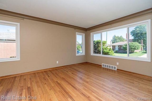 8272 Racine Road, Warren, MI 48093